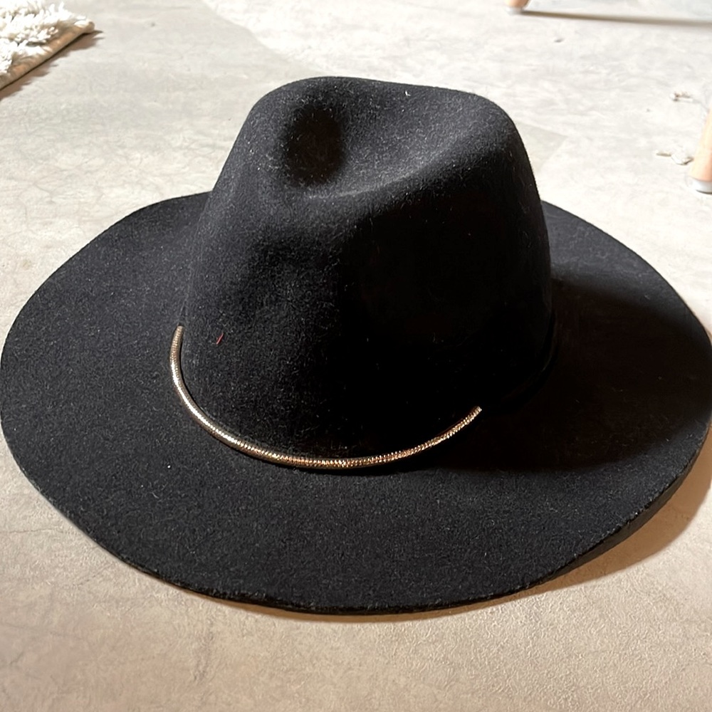Black wool hat.